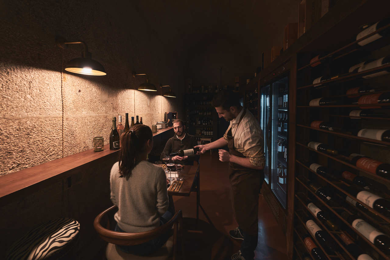 Jantar privado no cofre de vinhos do Torel 1884 Suites & Apartments